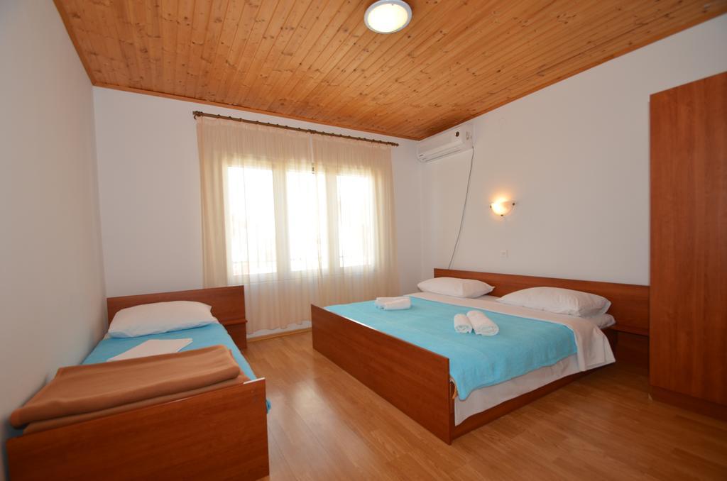 Apartments Cico Starigrad Paklenica Exteriör bild