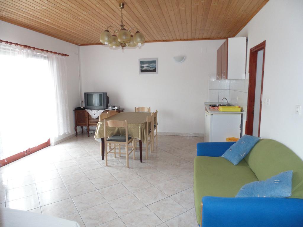 Apartments Cico Starigrad Paklenica Exteriör bild