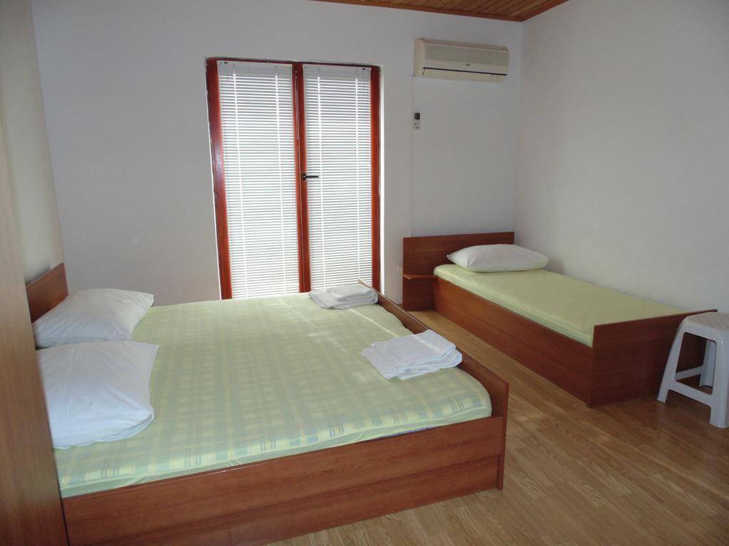 Apartments Cico Starigrad Paklenica Exteriör bild
