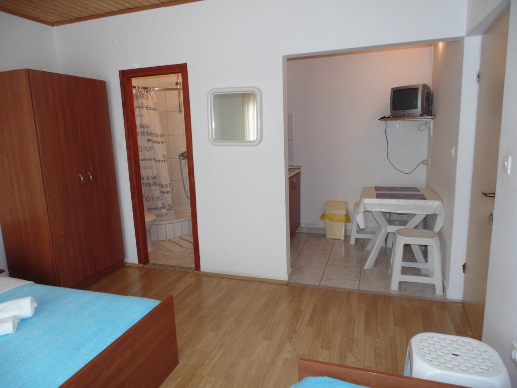 Apartments Cico Starigrad Paklenica Exteriör bild
